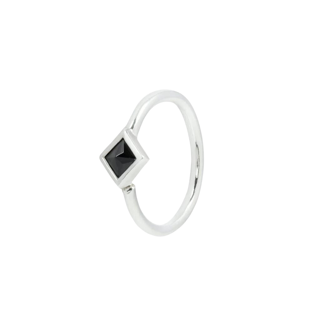 MAE BLACK SPINEL SEAMLESS RING piercing-zone.com