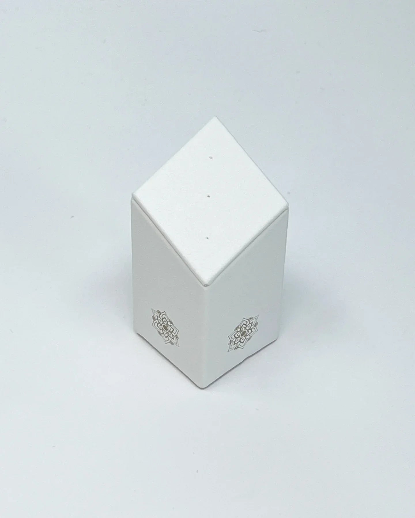 Mini Vertical 3-Hole Threadless End Display – Vegan White Leather